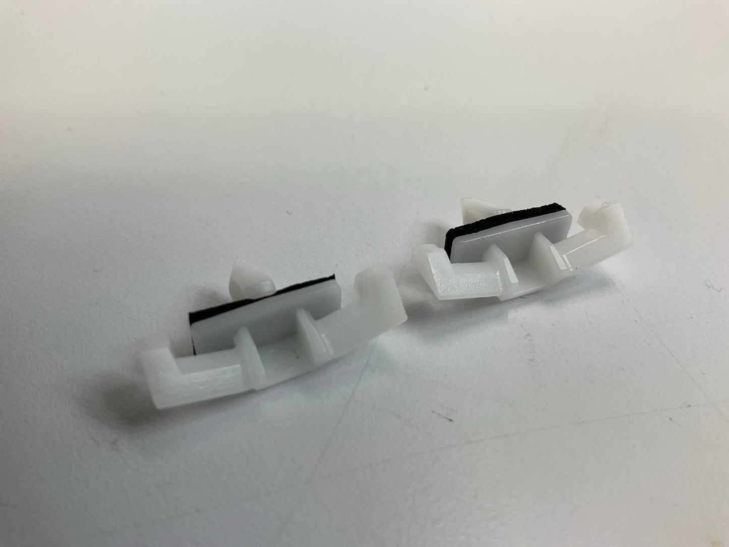 Auveco 20961 Drip Moulding Clip With Sealer For Nissan 350z, Altima, Maxima, G35