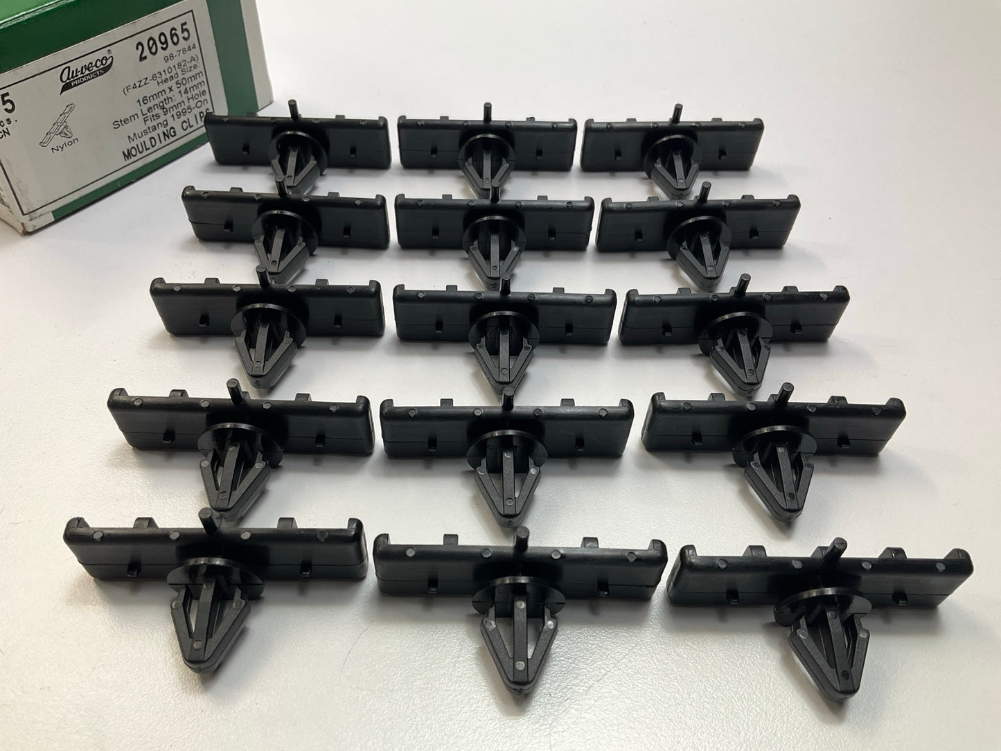 (15) Auveco 20965 Rocker Panel And Ground Effects Ground Effects Moulding Clip