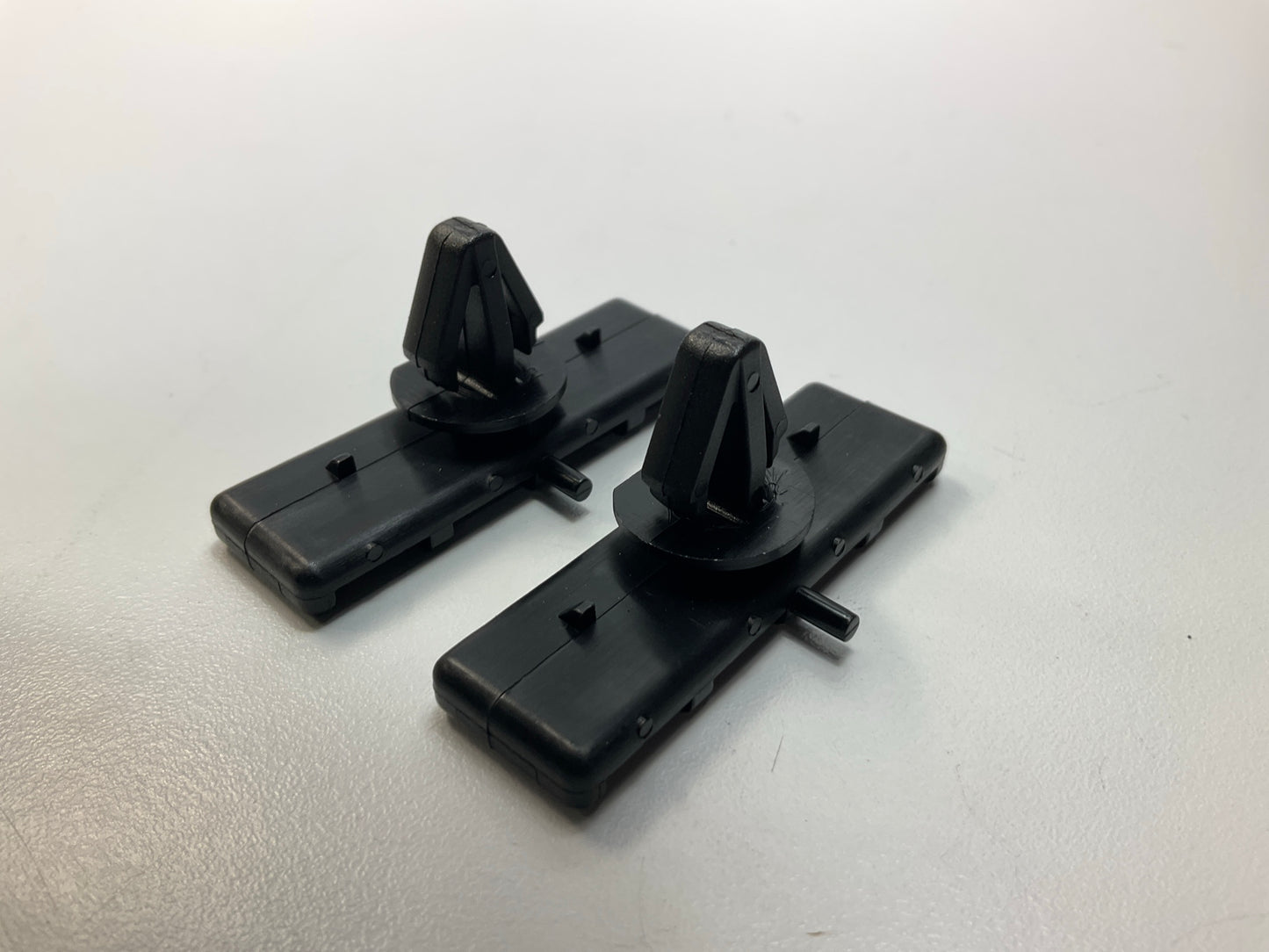 (15) Auveco 20965 Rocker Panel And Ground Effects Ground Effects Moulding Clip