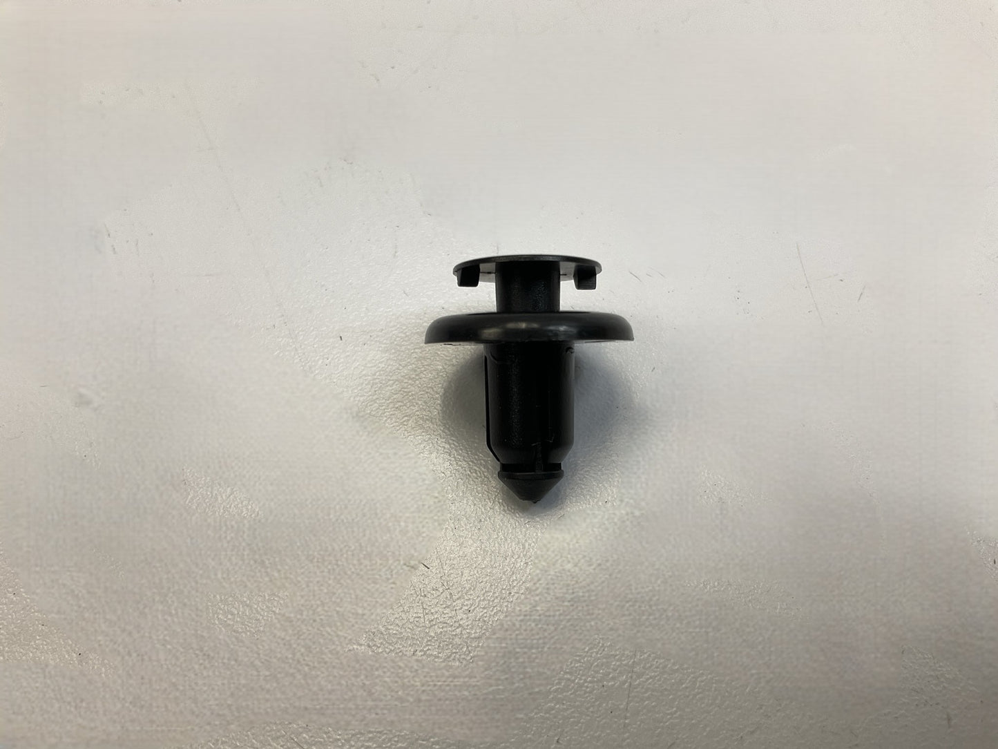 (15) Auveco 21530 Engine Cover And Fender Liner Clips