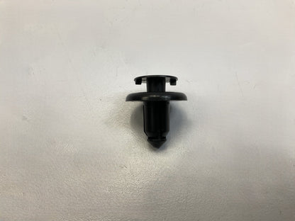 (15) Auveco 21530 Engine Cover And Fender Liner Clips