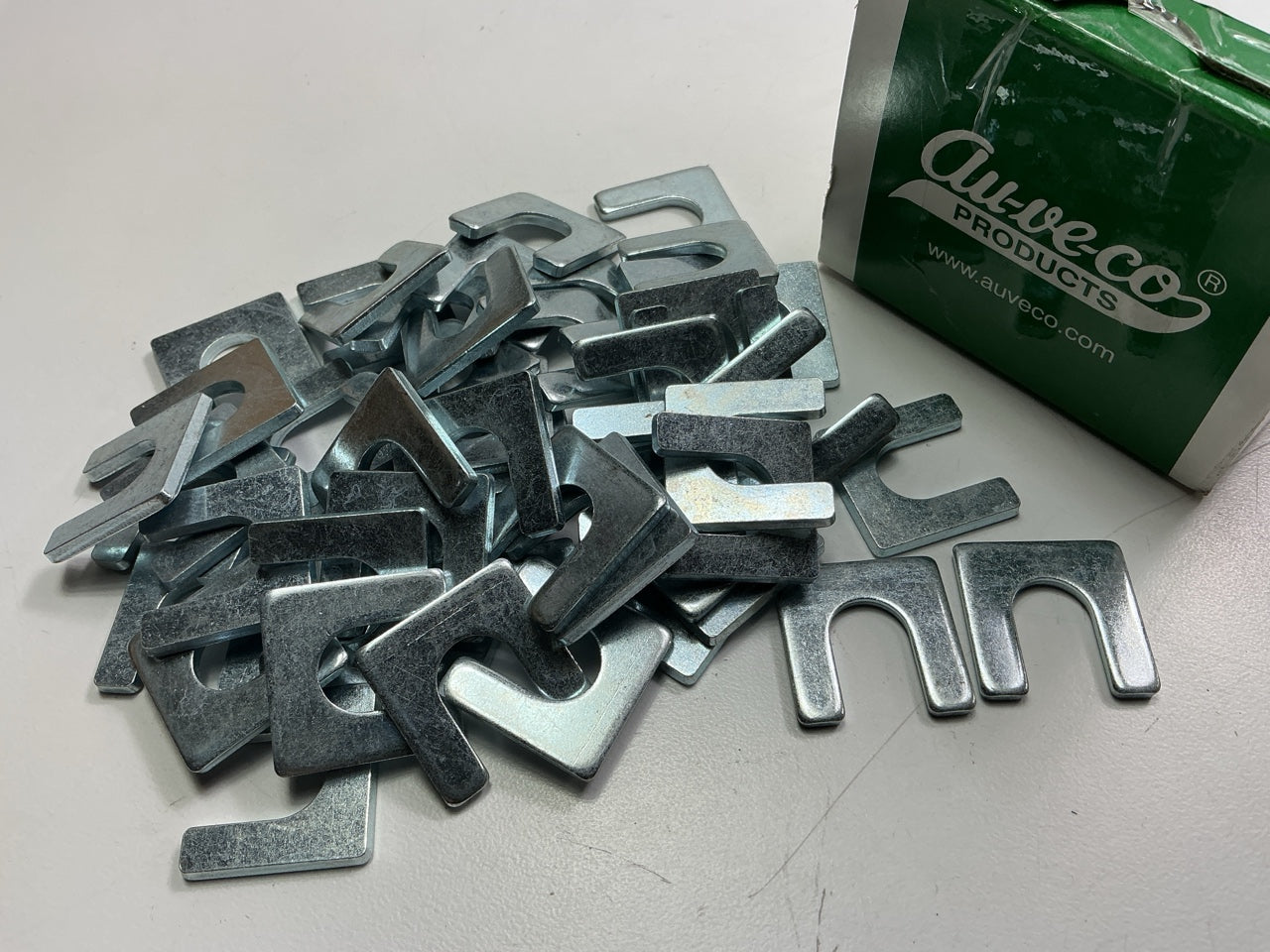 Auveco 5077 Shim 1/8'' Thk 1-1/8'' X 1-1/8'' With 1/2'' Slot Qty 50