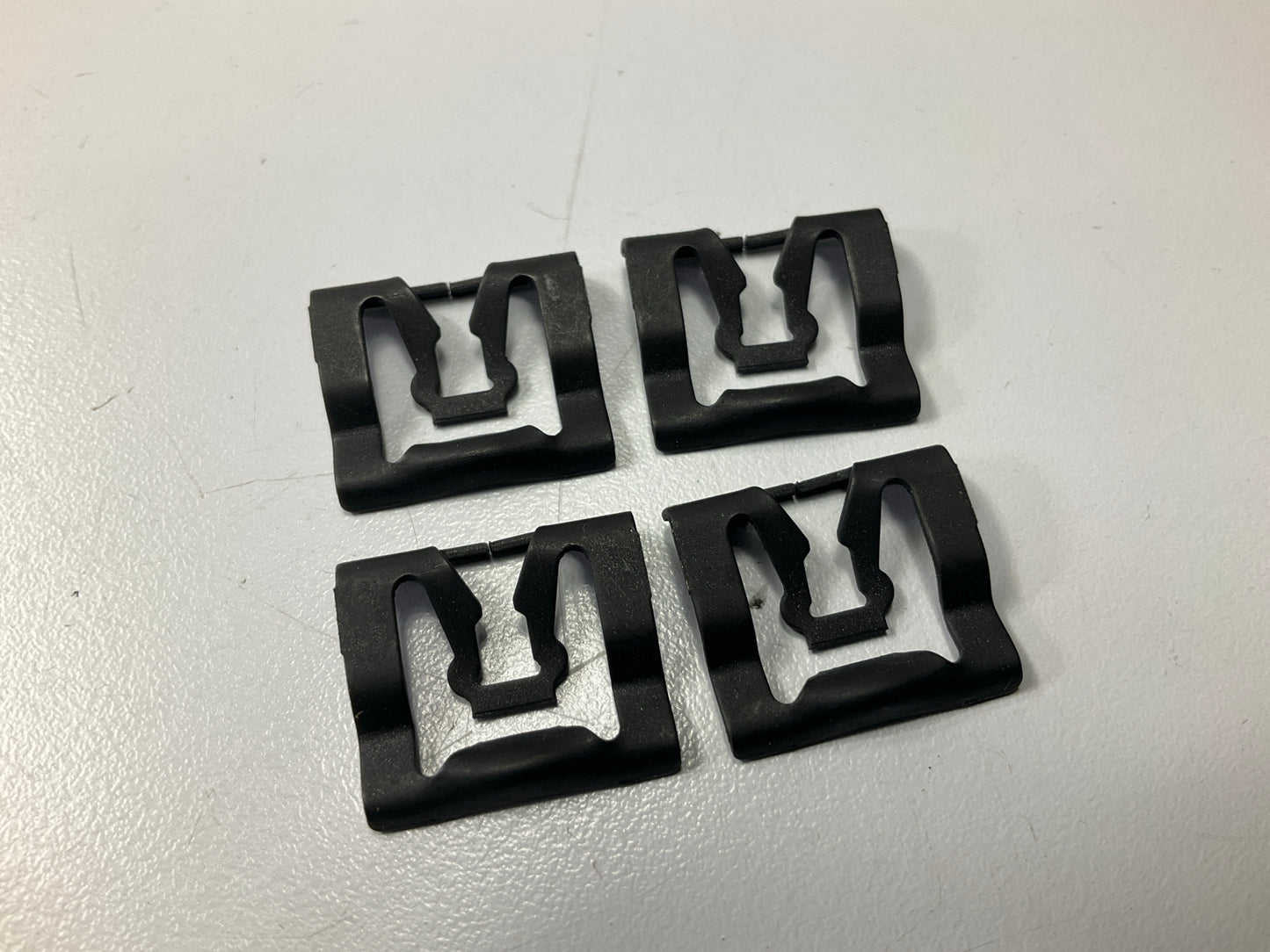 Auveco 8941 Window Reveal Moulding Clips Pack Of Box (100)