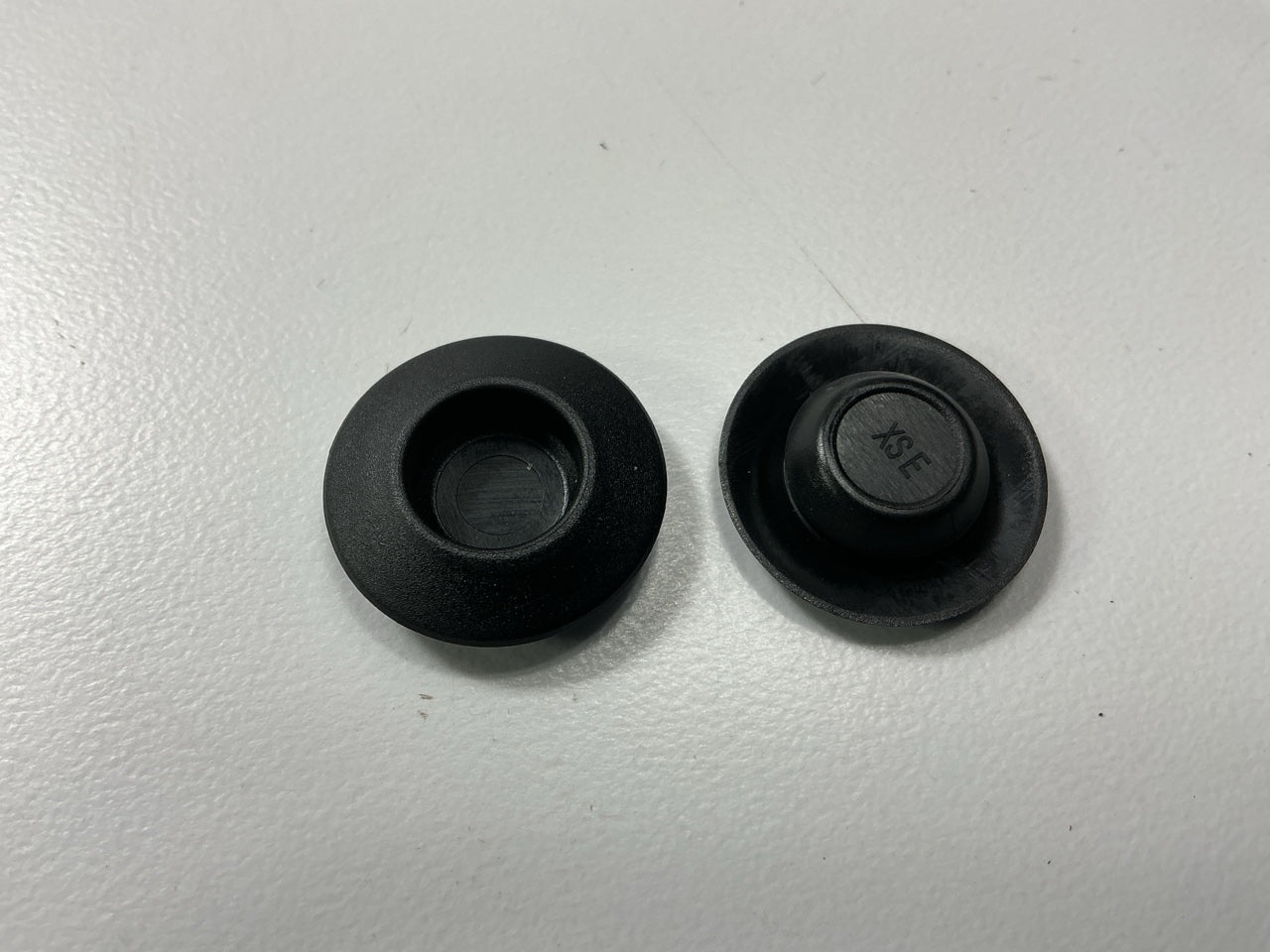 Auveco 9288 Plastic Depressed Center Hole Plugs Button 1/2'' Qty 100