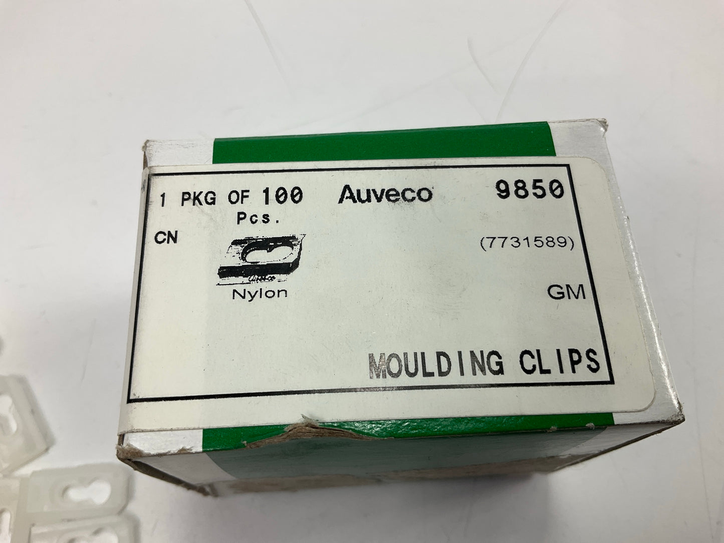 Auveco 9850 Quarter Panel Reveal Moulding & Landau Top Moulding Clip Qty 100