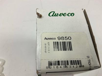 Auveco 9850 Quarter Panel Reveal Moulding & Landau Top Moulding Clip Qty 100