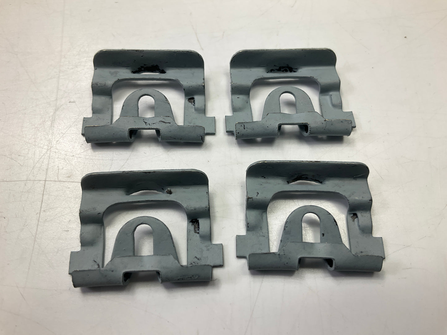 Auveco AP11067 Windshield & Rear Window Reveal Moulding Clip Gm 1973-Up Qty 92