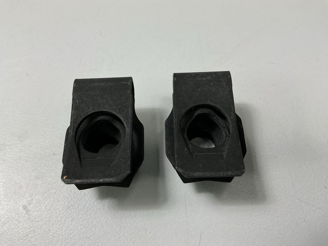 (2) Auveco AP11631 Extruded U-NUT M10-1.5 Screw Size Panel Range 1.0mm-6.0mm