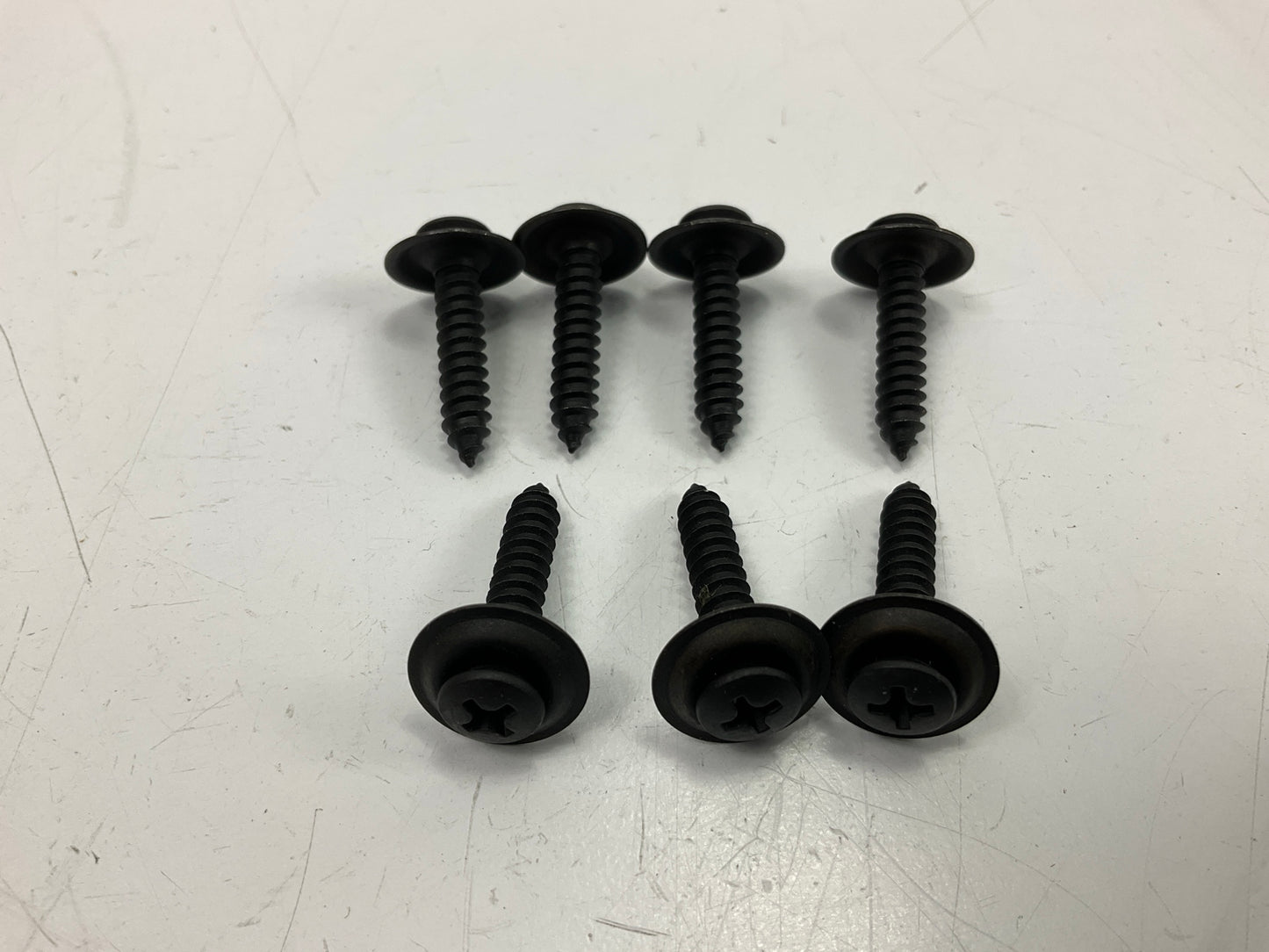 Auveco AP11792 Tapping Screw #10 X 1'', Phillips Oval #8 Head Qty 84