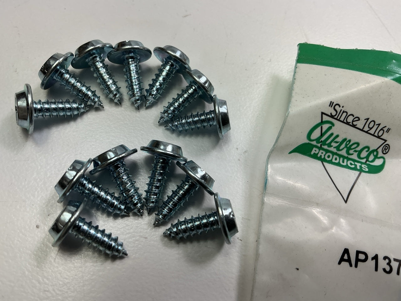 Auveco AP13708 Tapping Screw #8 X 1/2'' Phillips Flat Top 13/32'' Washer Head 13pc