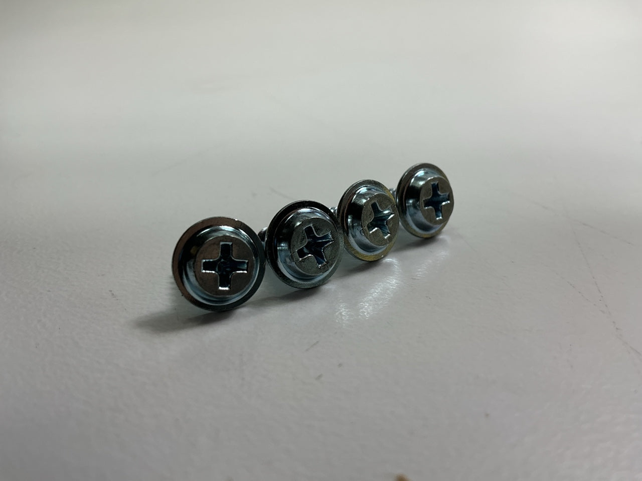 Auveco AP13708 Tapping Screw #8 X 1/2'' Phillips Flat Top 13/32'' Washer Head 13pc