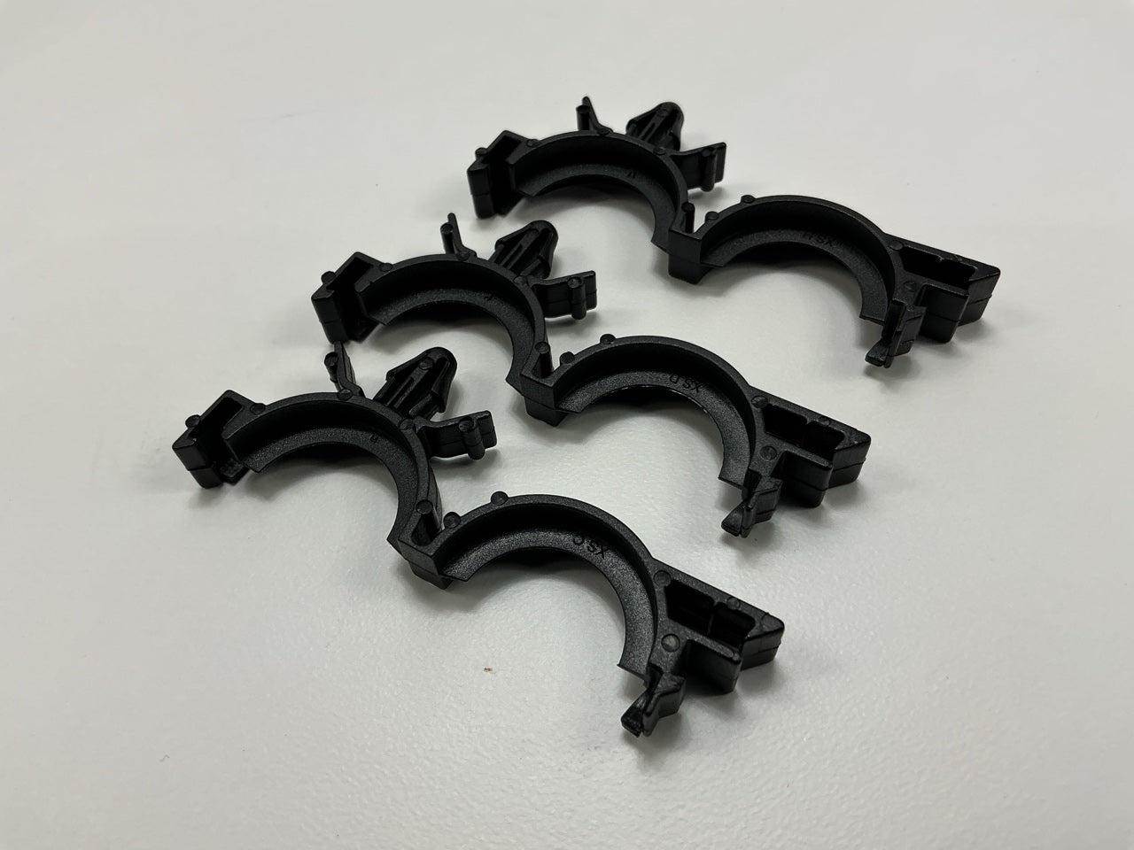 (18) Auveco AP14547 Wire Loom Routing Clip Retainer Conduit I.D. 3/4'' O.D. 1''