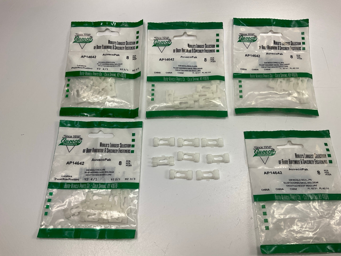 (40) Auveco AP14642 Quarter Belt Reveal Moulding Clip Retainer - GM # 20199675