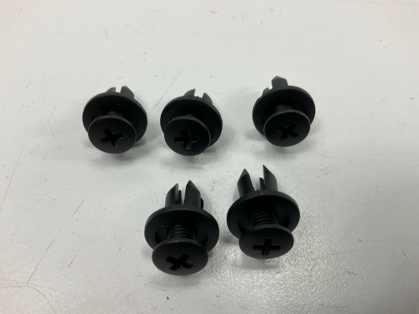 (15) Auveco AP14697 Push-Type Retainer 14mm Head Diameter 11mm Length