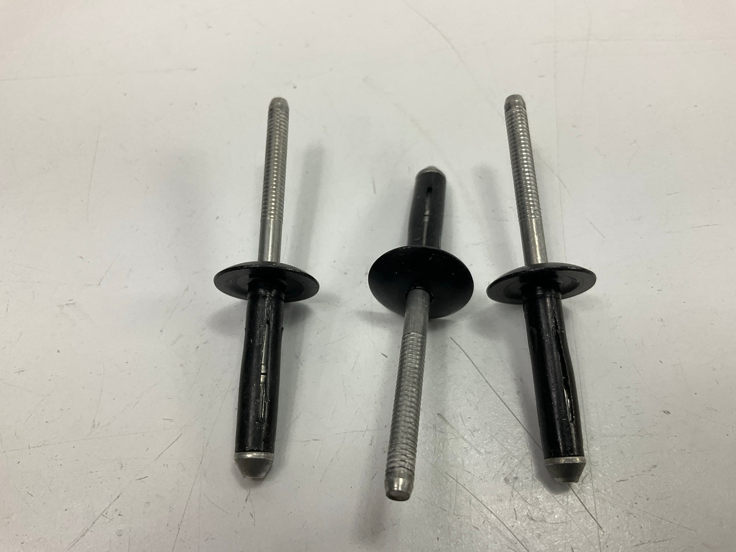 (18) Auveco AP17639 Split Type Rivet 1/4 Dia 3/16-3/8 Grip