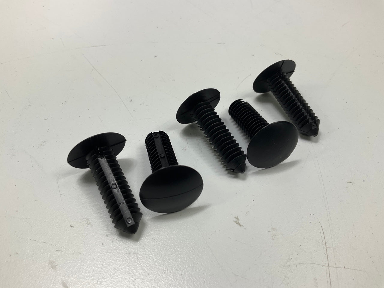 (100) Auveco AP18301 Bumper Fascia Retainer Clips 0.75'' Head 6503768, 10185925