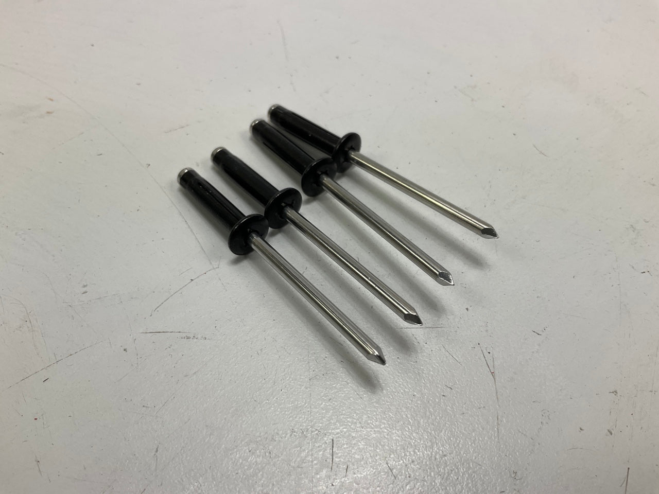 (x100) Auveco AP18461 Aluminum Rivets 5/32'' Dia, 3/64'' -1/4'' Grip