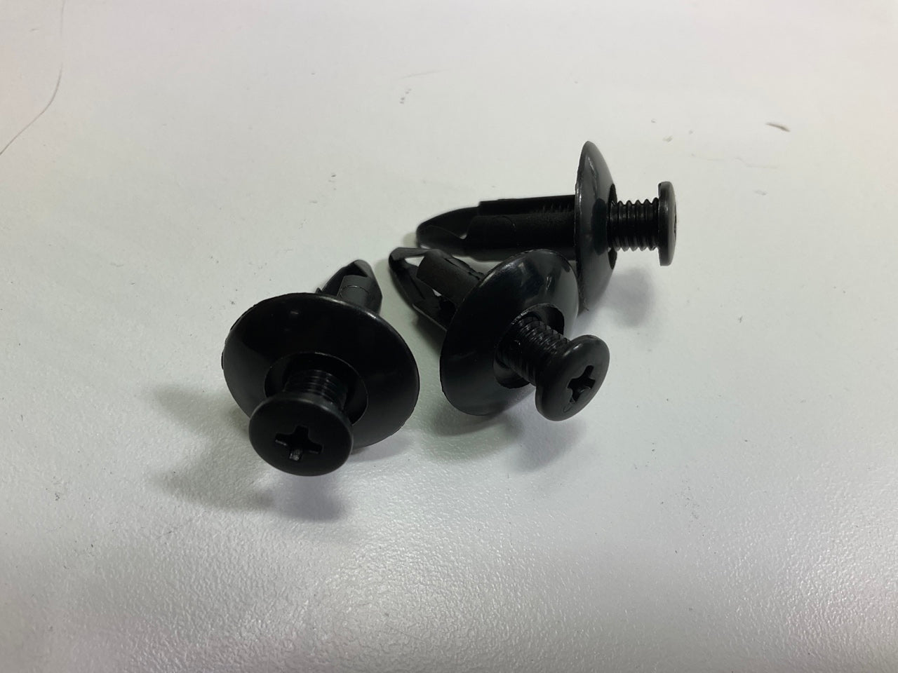 (x99) Auveco AP20348 Push-Type Retainer Clips 20mm Head Diameter