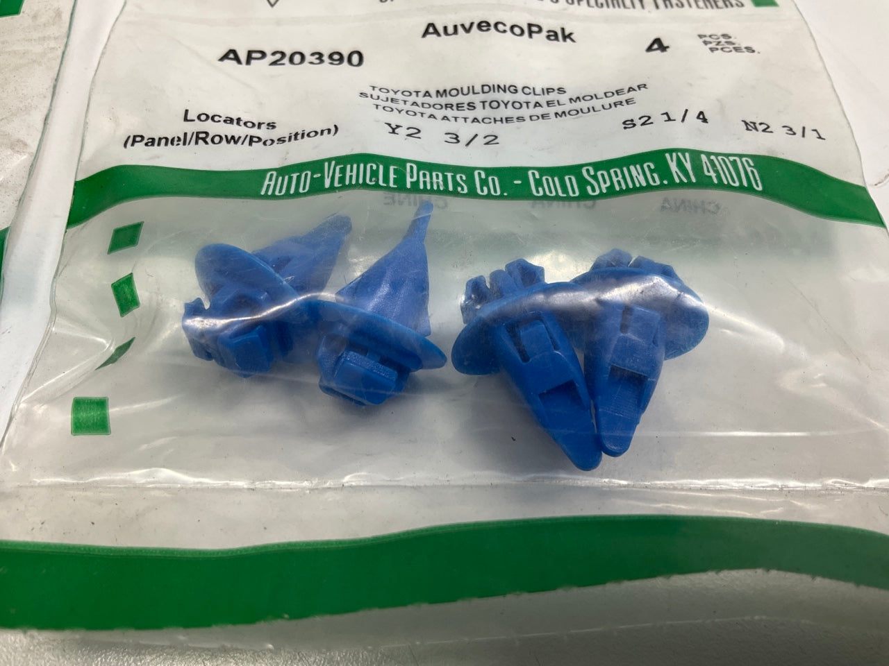 (8) Auveco AP20390 Fender Moulding Clip Head Dia: 17mm Stem Lgth: 17mm