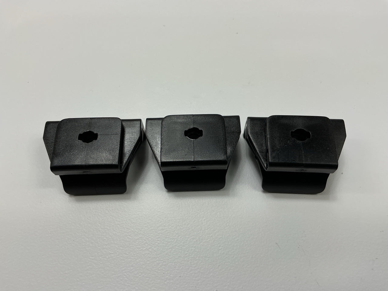 (12) Auveco AP20758 Front Fender & Bumper Cover Clip Width: 25mm Length: 34mm