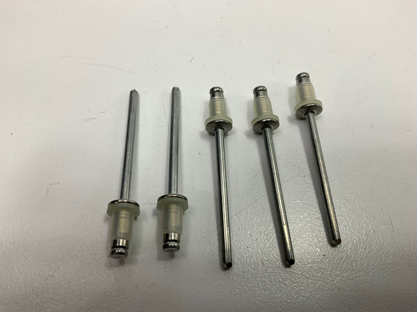 Auveco AP20788 Rivet, 1/8'' Shank, 15/64'' Head With Plastic Cap Qty 85