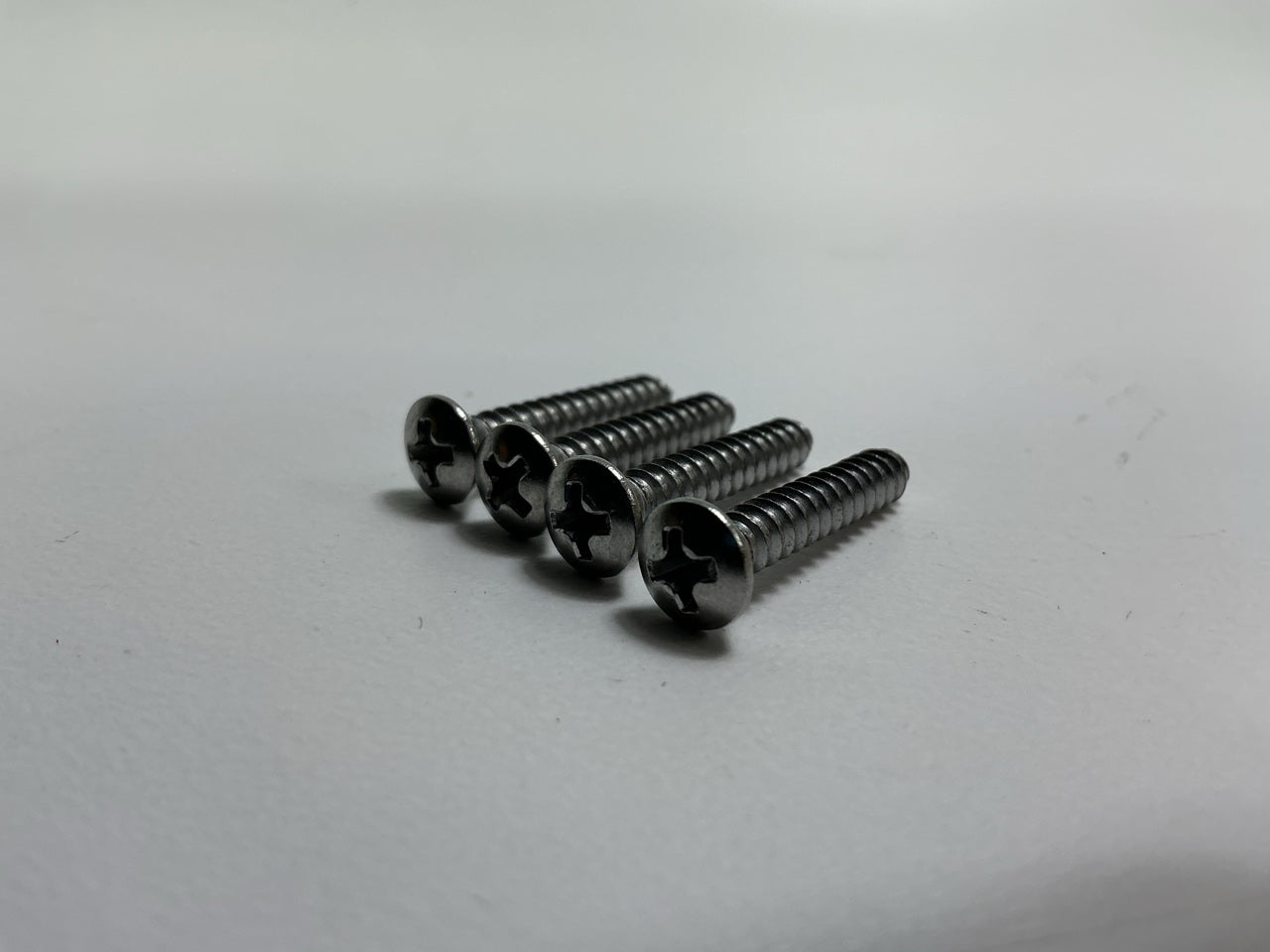 Auveco AP2713 Tapping Screw #8 X 1'' Phillips Oval Head Qty 132