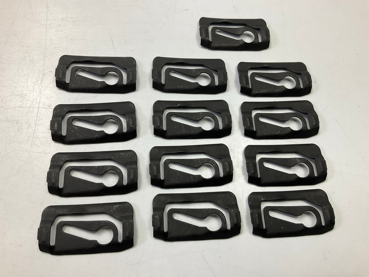 Auveco AP9749 Windshield & Rear Window Reveal Moulding Clip Qty 117