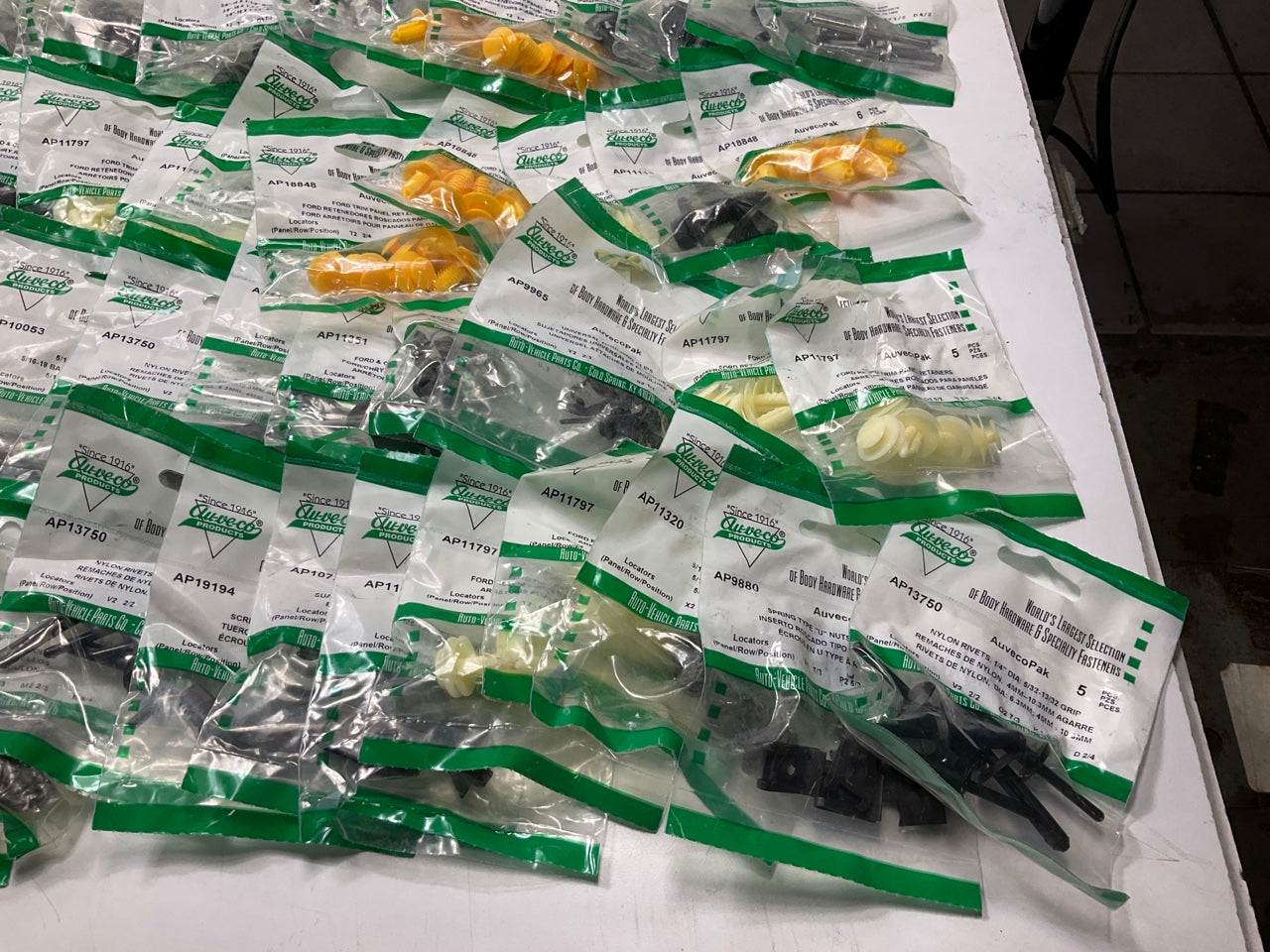 Wholesale Lot # 21 - Auveco Retainer Clips & Hardware Lot, 250 Packs As Shown