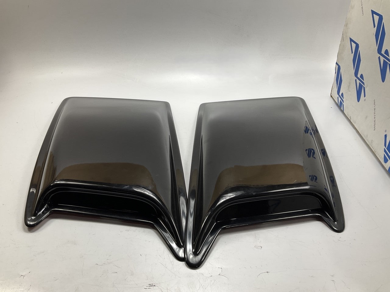 COSMETIC SCRATCHES, SEE PHOTOS - AVS Lund 80002 Eclipse Medium Hood Scoop, PAIR