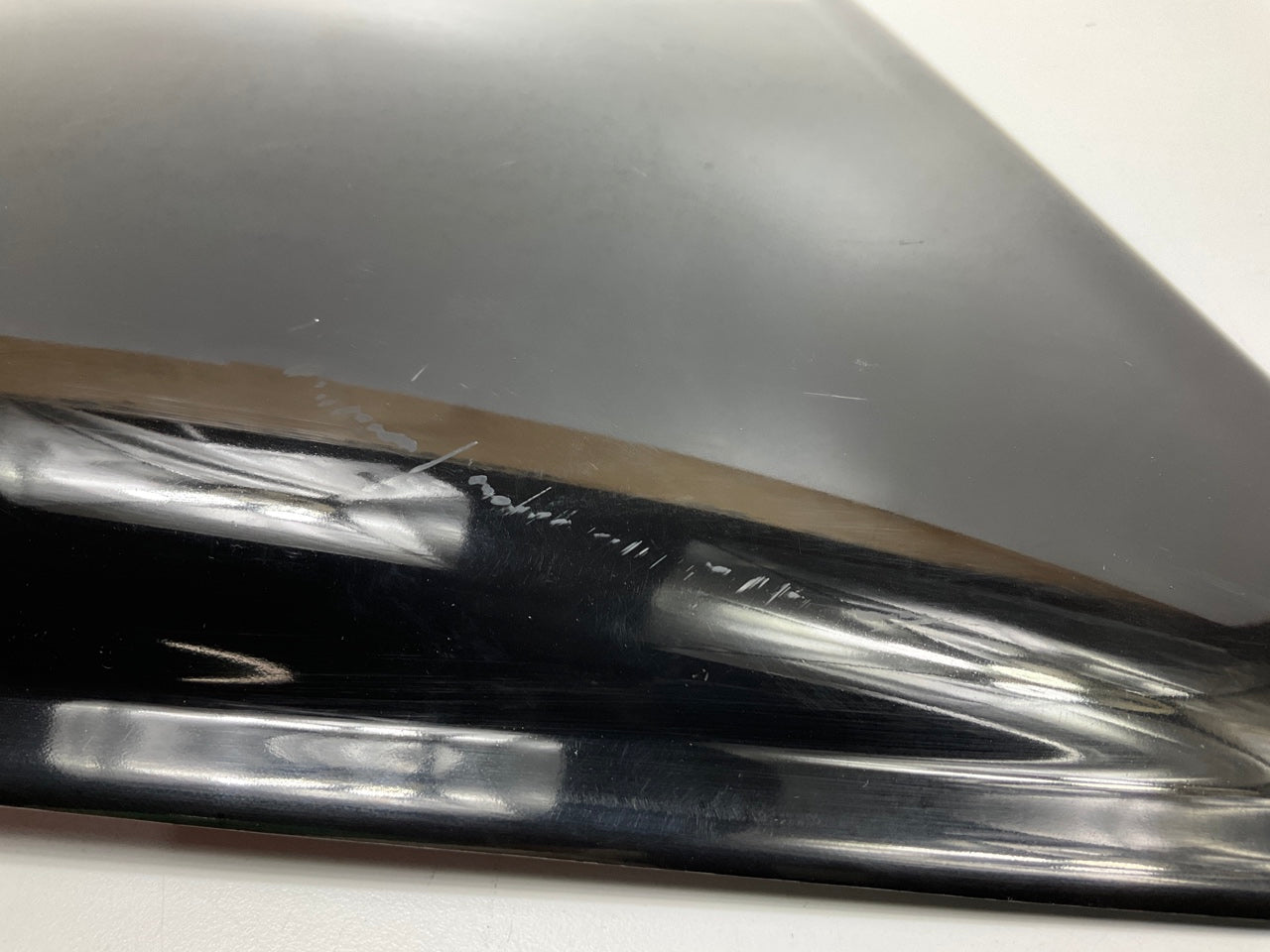 COSMETIC SCRATCHES, SEE PHOTOS - AVS Lund 80002 Eclipse Medium Hood Scoop, PAIR