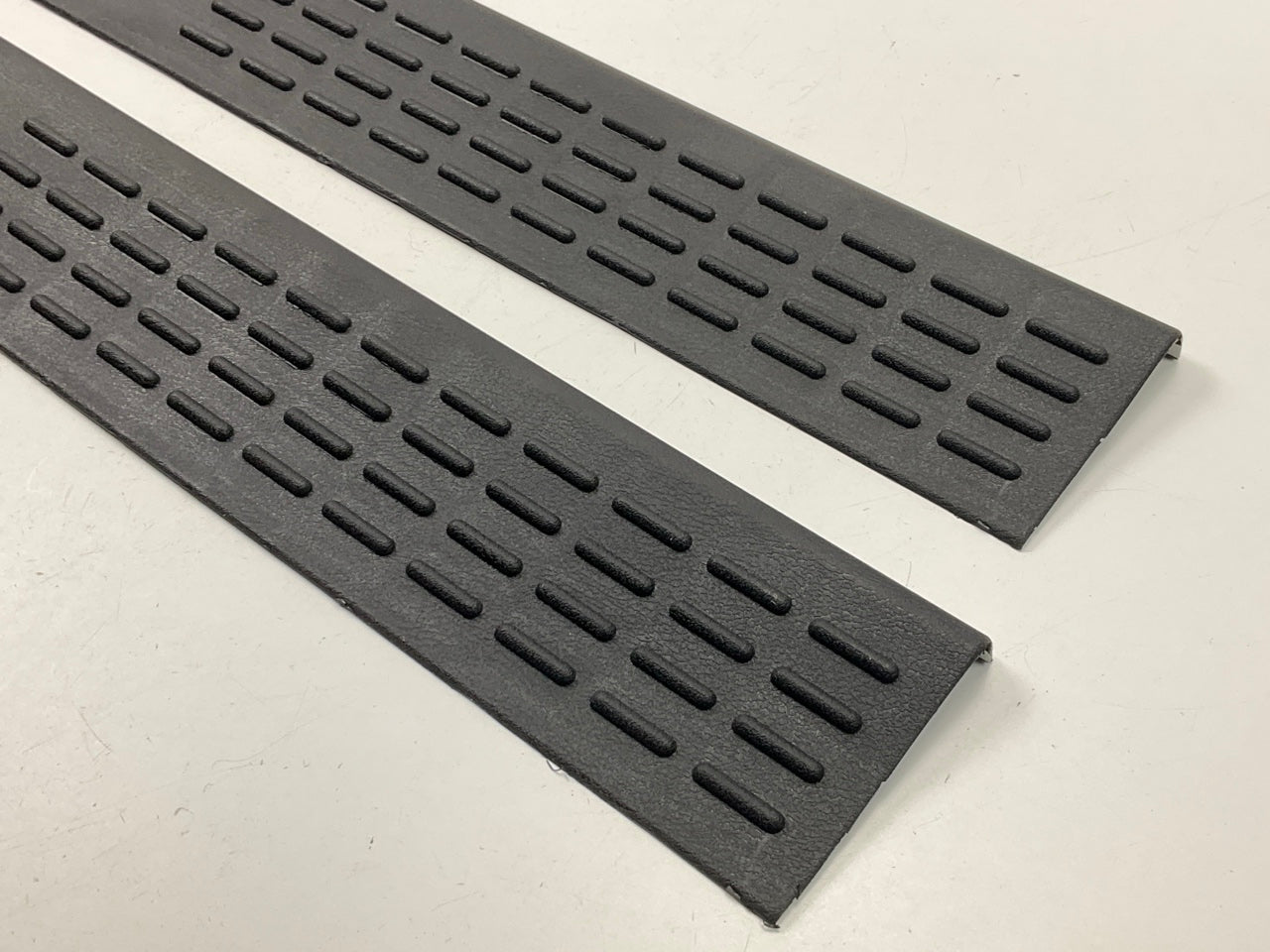 AVS 88407 Universal Trim-To-Fit Stepshield Door Sill Protector