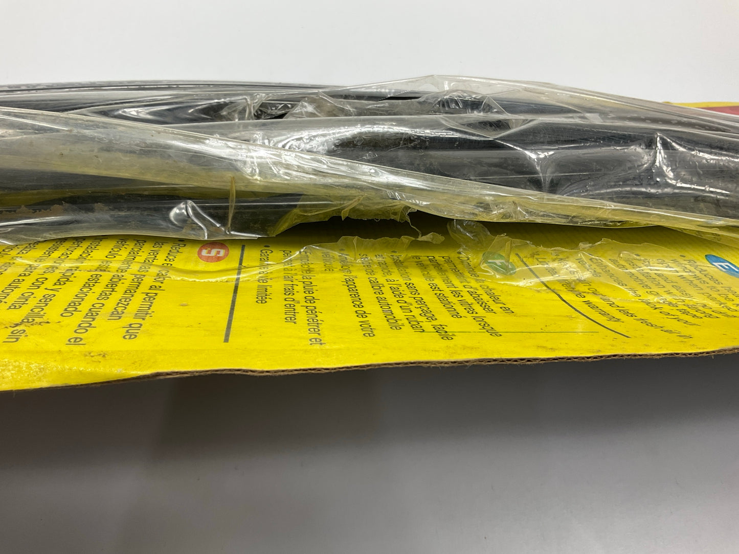 DAMAGED BOX AVS 94040 Vent Visors 4 Piece Set 2007-2013 Silverado Extended Cab