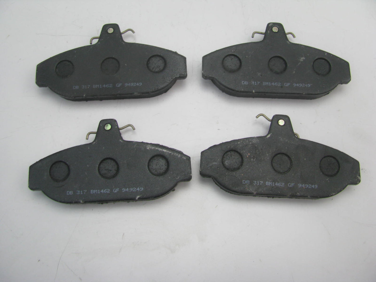 Axxis 088-1399M Front Disc Brake Pads 1985-92 Volvo 740 1988-90 760 1987-91 780