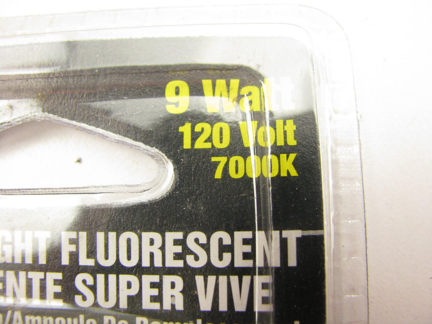 Bayco 7000K Replacement Fluorescent Light Bulb 9 Watt 120V