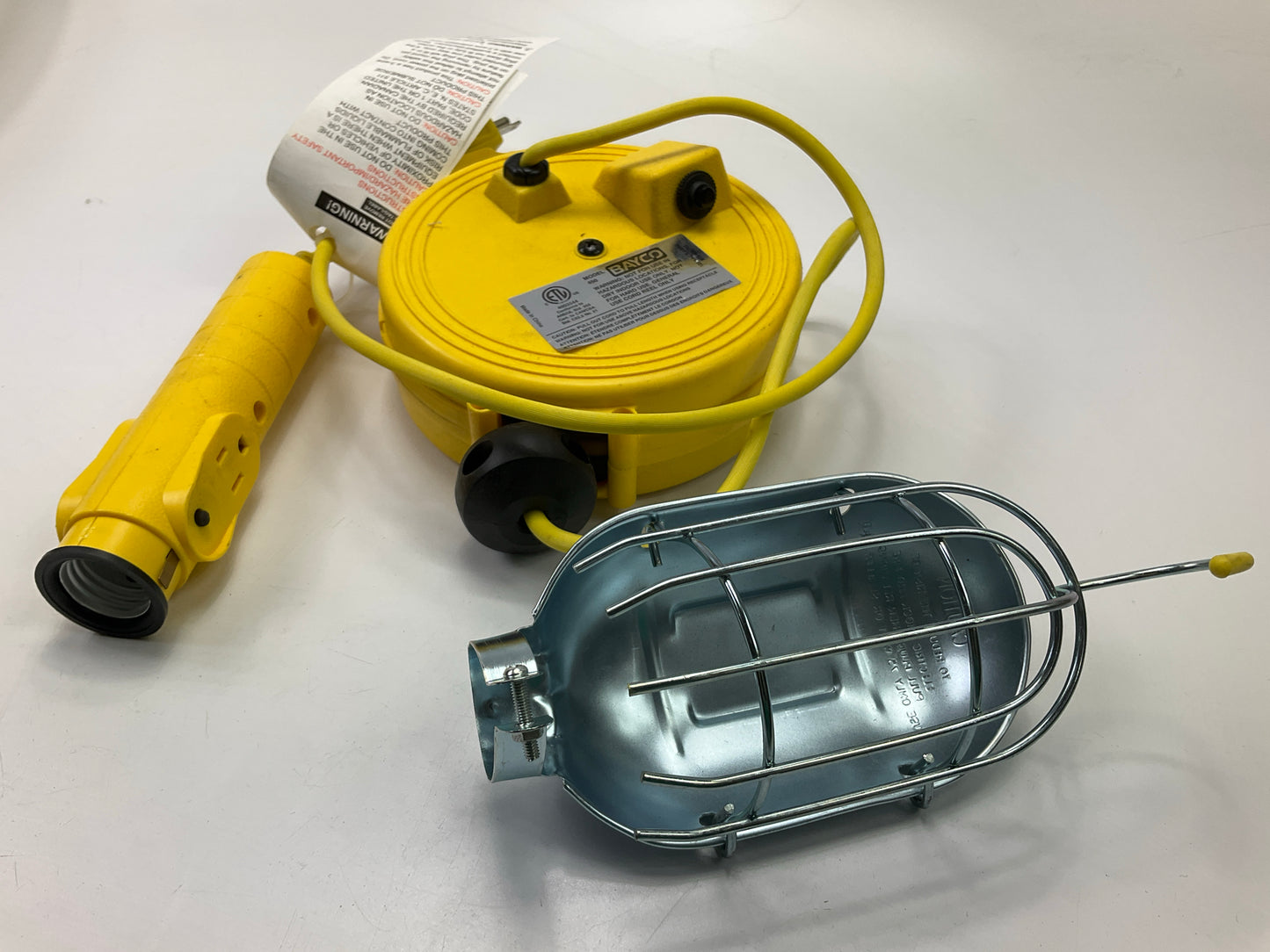 INCOMPLETE Bayco SL-450 Incandescent Trouble Light - 20'  With Retractable Reel
