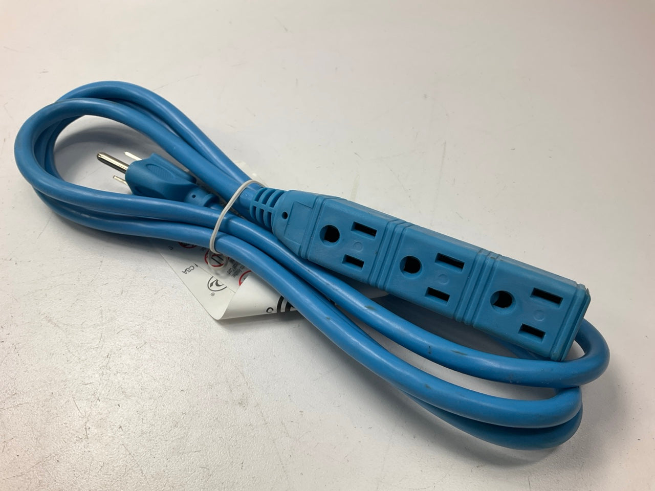 Bayco SL-763 6.5ft. 3 Outlet Cold Weather Extension Cord - 13amp