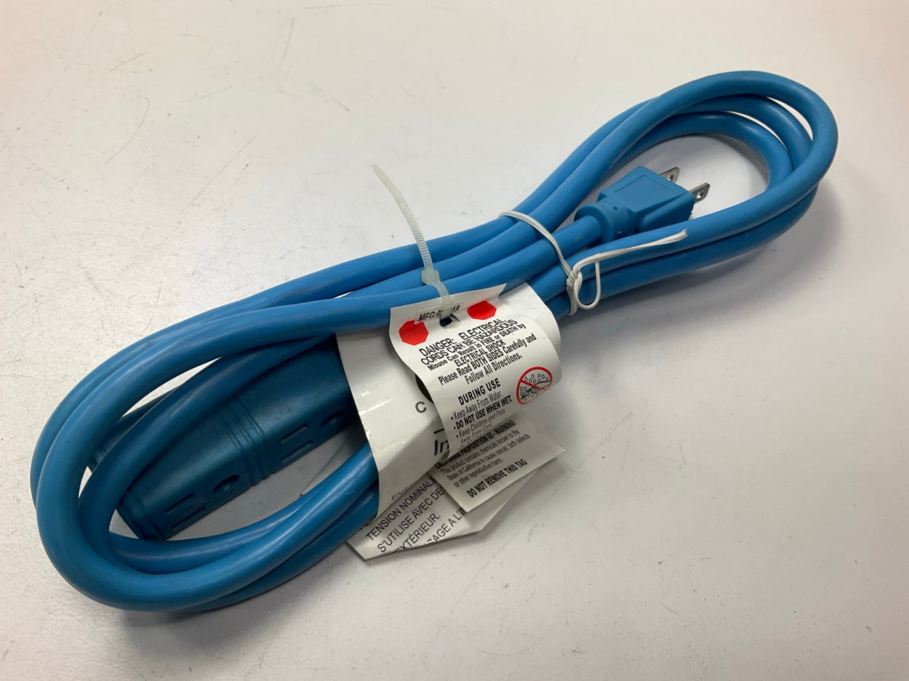 Bayco SL-763 6.5ft. 3 Outlet Cold Weather Extension Cord - 13amp