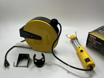 Bayco SL-825 13w Fluorescent Work Light / Spotlight W/single Outlet On 40ft Reel