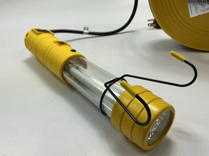 Bayco SL-825 13w Fluorescent Work Light / Spotlight W/single Outlet On 40ft Reel