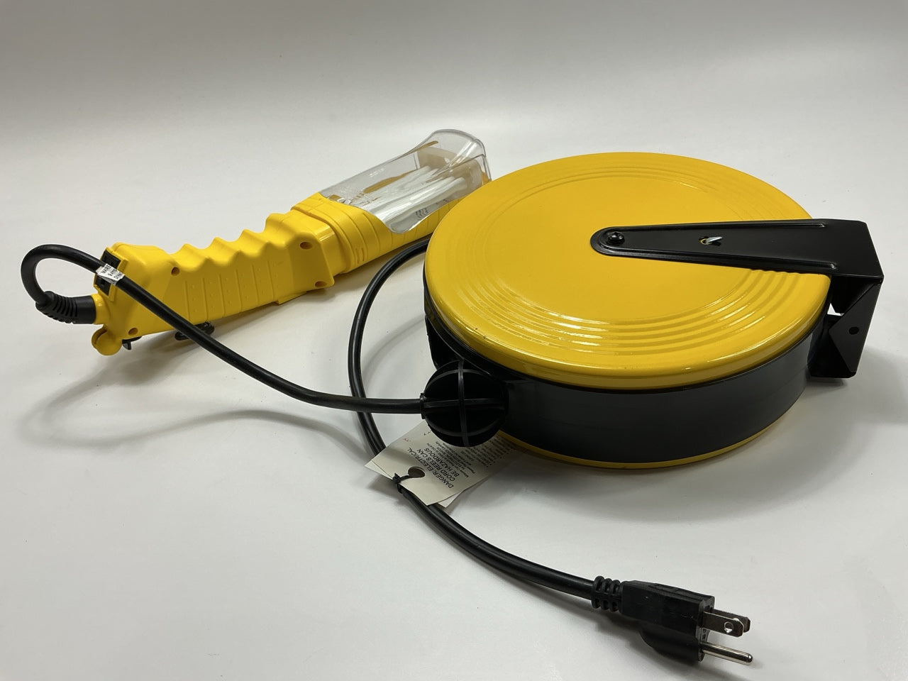 Bayco SL-875 26w Fluorescent Work Light W/single Outlet On 40ft Metal Reel