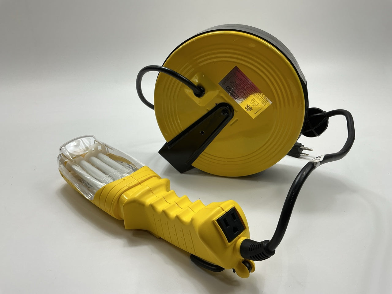 Bayco SL-875 26w Fluorescent Work Light W/single Outlet On 40ft Metal Reel