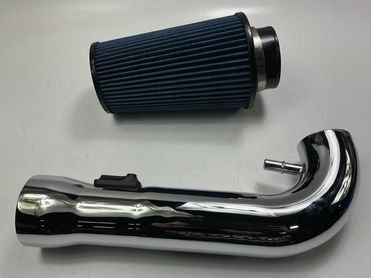 Cosmetic Damage, SEE PHOTOS - BBK 1737 Cold Air Intake Kit 05-10 Mustang 4.0L V6
