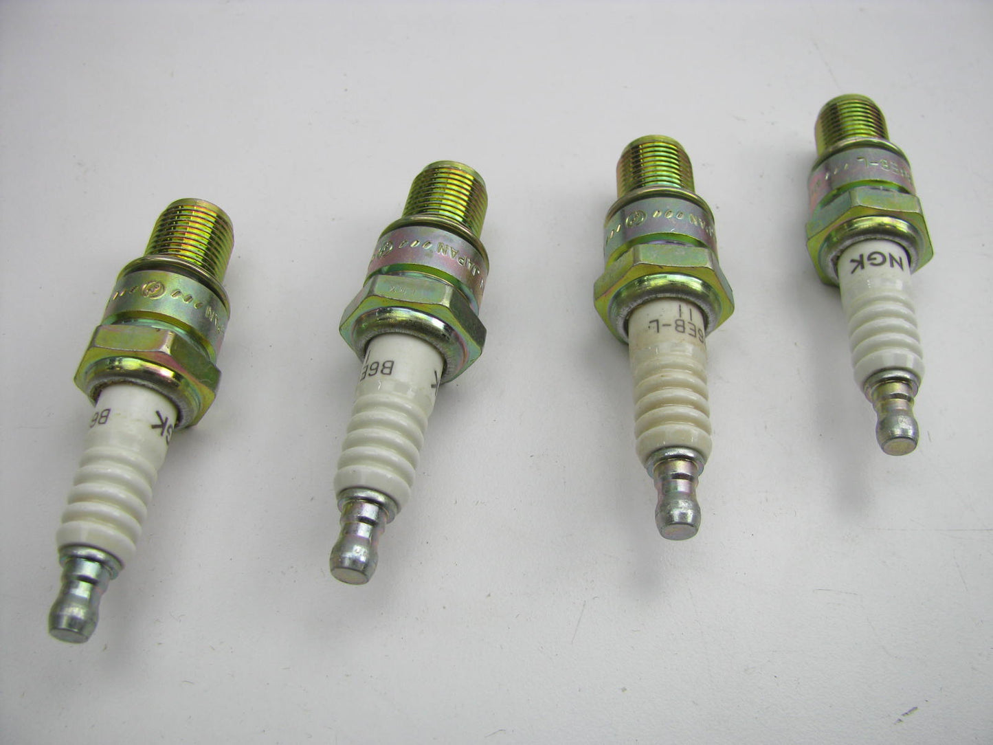 (4) Beck Arnley 176-5146 Ignition Spark Plugs B6EBL-11