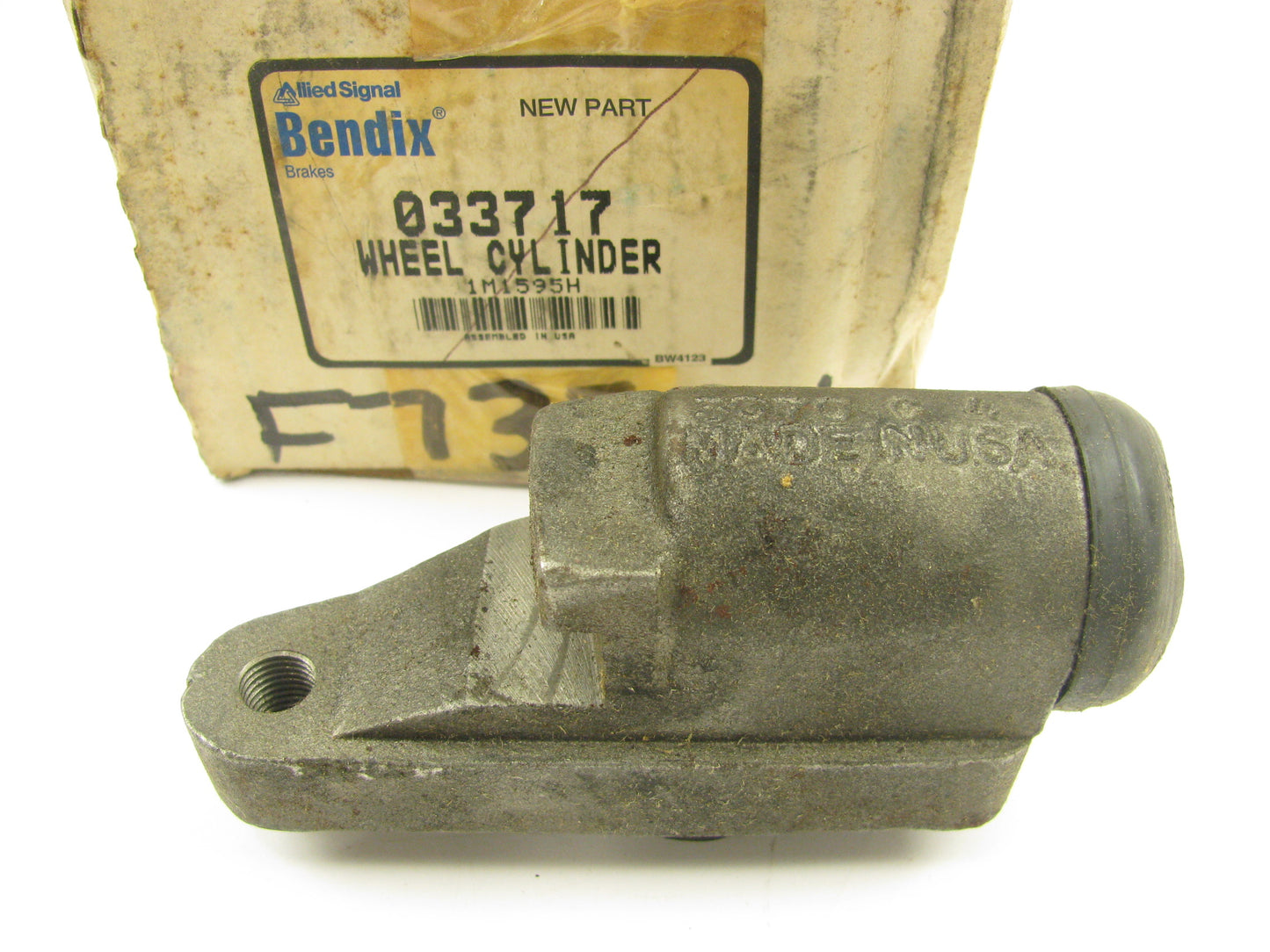 Bendix 033717 Drum Brake Wheel Cylinder - Front Right Upper