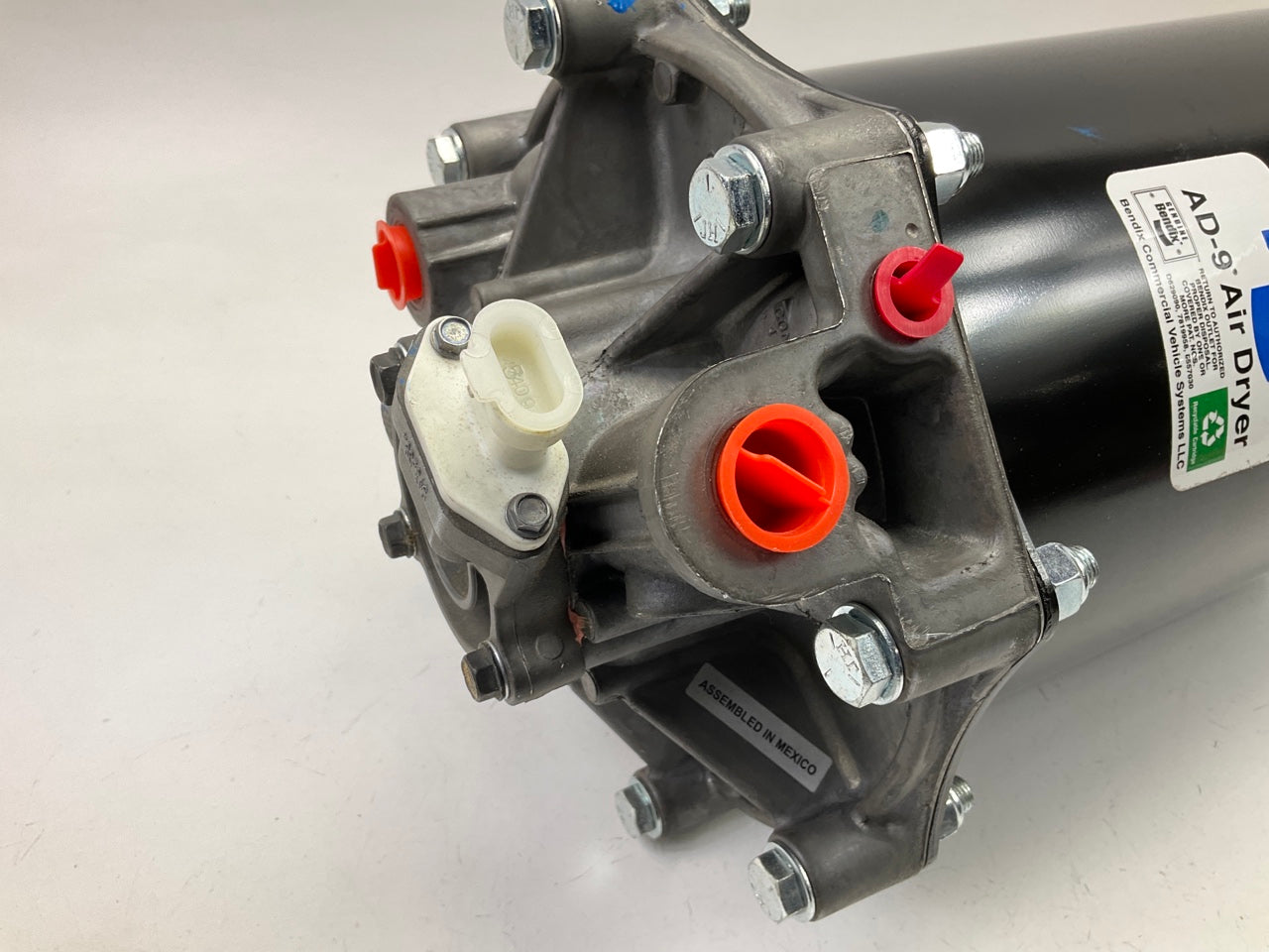 NEW Genuine Bendix AD-9 Air Dryer 065225 With Mounting Hardware