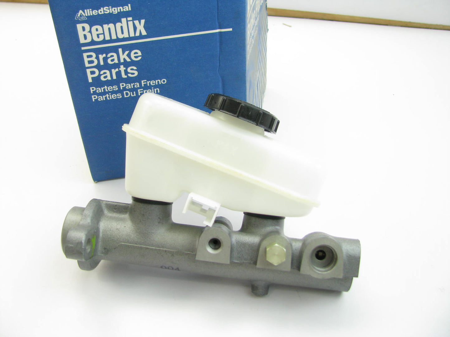 Bendix 13163 Brake Master Cylinder For 1996-1997 Ford Crown Victoria 4-Wheel ABS