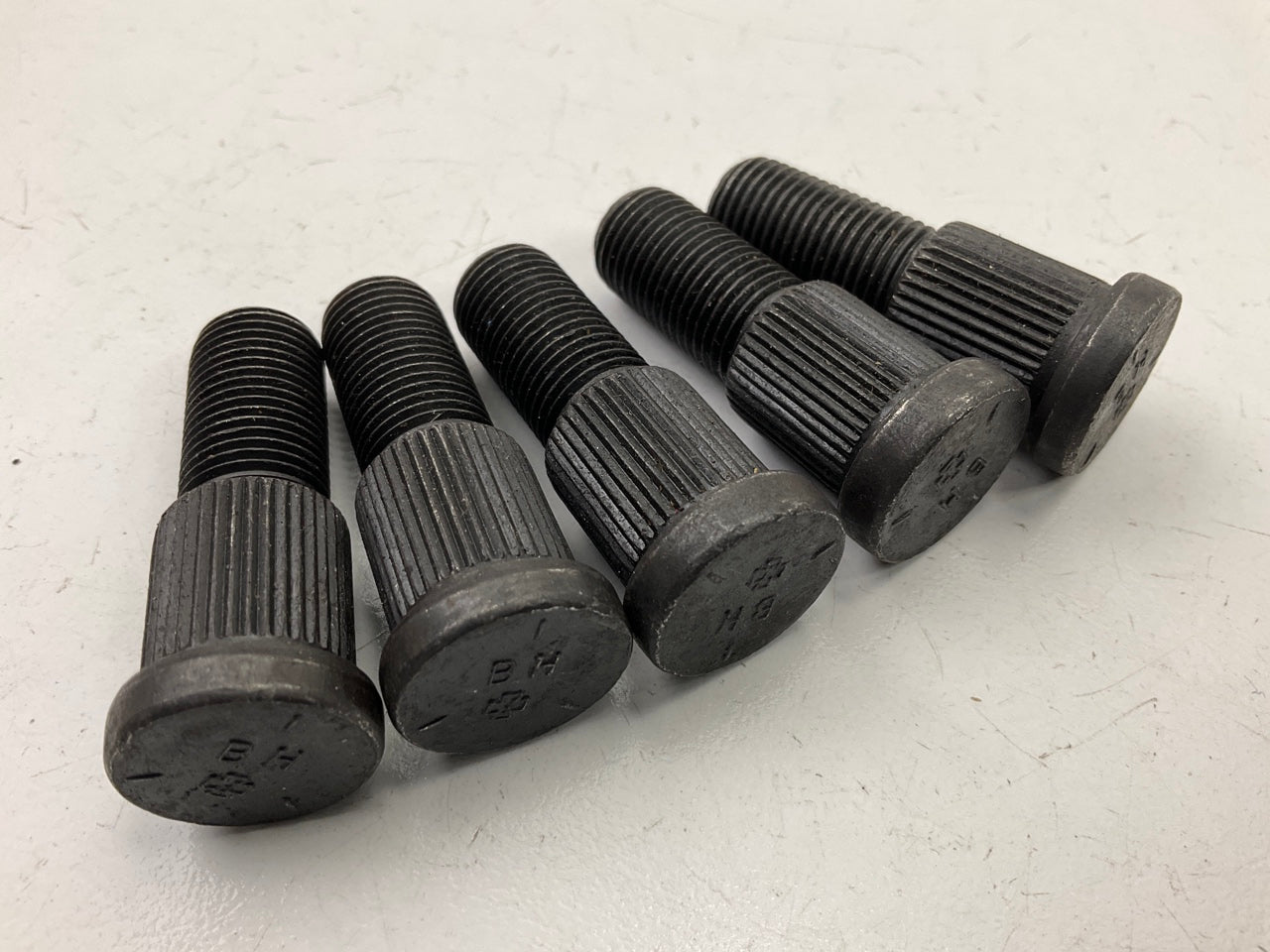 (5) Bendix 142122 Wheel Lug Studs