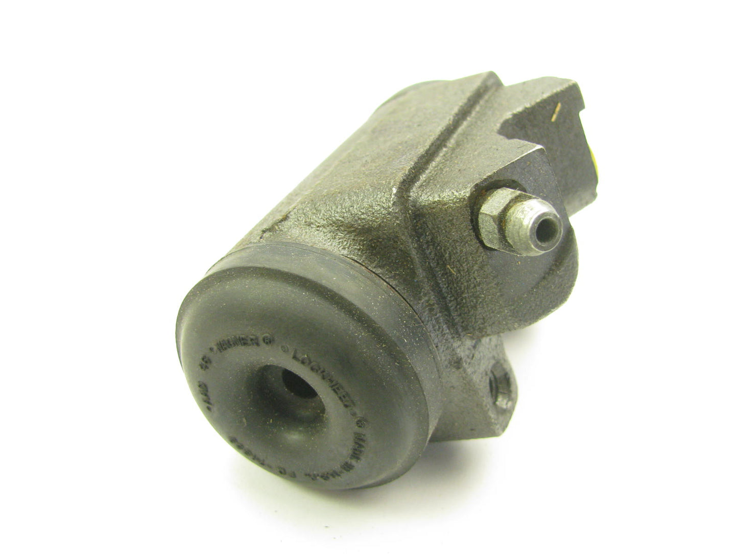 Bendix 33749 Drum Brake Wheel Cylinder - Front Right