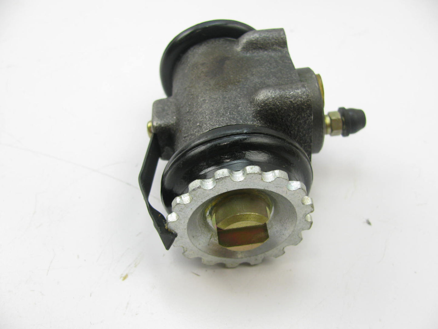 Bendix 33809 Rear Left Brake Wheel Cylinder 1977-1978 Ford Courier & Mazda B1800