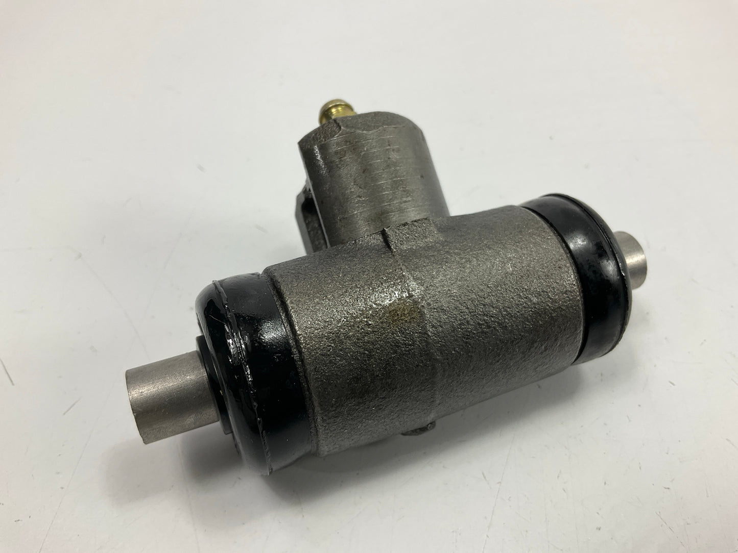 (2) Bendix 33862 Rear Drum Brake Wheel Cylinders